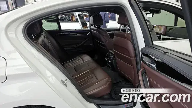 BMW 5 Series 2023 — Şəkil 17/20
