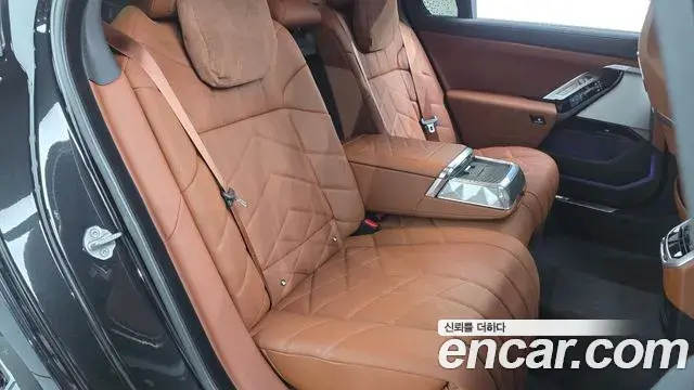 BMW 7 Series 2025 — ფოტო 18/20