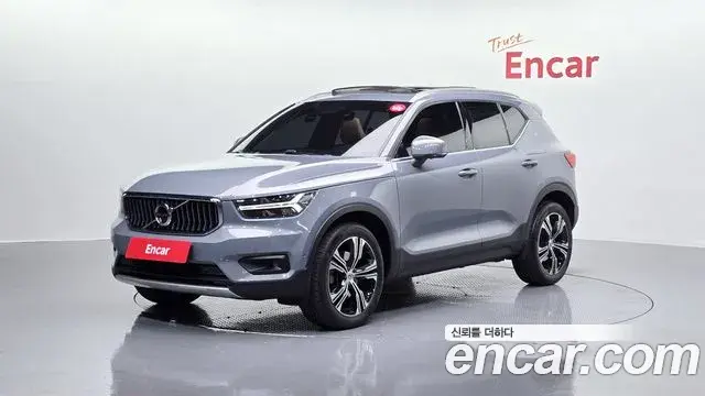 Volvo XC40 2022 — Photo 5/20