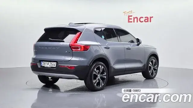 Volvo XC40 2022 — Photo 18/20