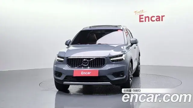 Volvo XC40 2022 — Photo 9/20
