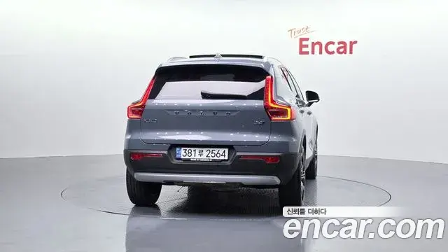 Volvo XC40 2022 — Photo 17/20