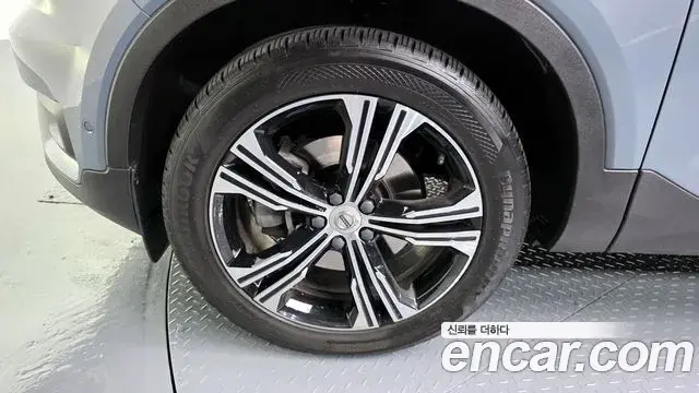Volvo XC40 2022 — Photo 16/20