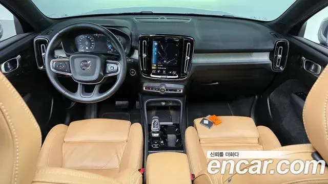 Volvo XC40 2022 — Photo 3/20