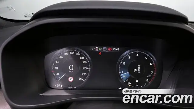 Volvo XC40 2022 — Photo 6/20