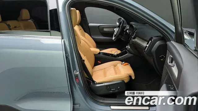 Volvo XC40 2022 — Photo 7/20