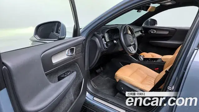 Volvo XC40 2022 — Photo 11/20