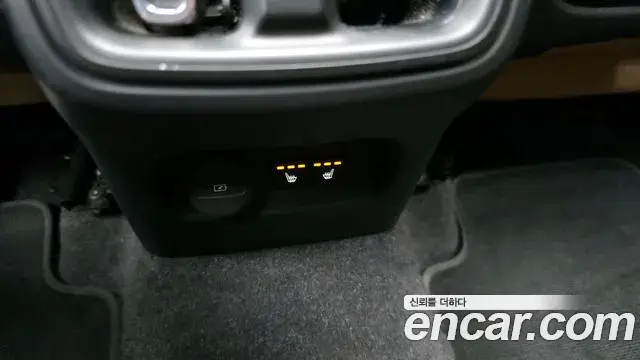 Volvo XC40 2022 — Photo 2/20