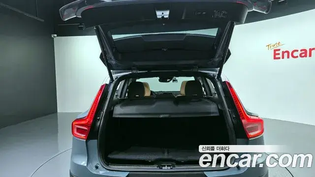 Volvo XC40 2022 — Photo 4/20