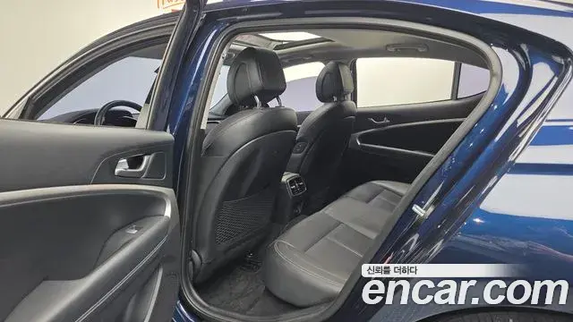 Genesis G70 2018 — ფოტო 15/20