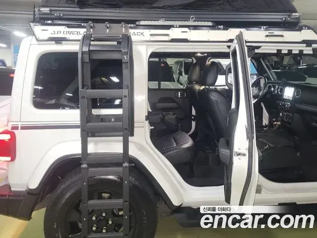 Jeep Wrangler 2021 — Фото 16/20