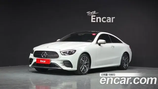 Mercedes-Benz E-Class 2022 — Photo 8/20