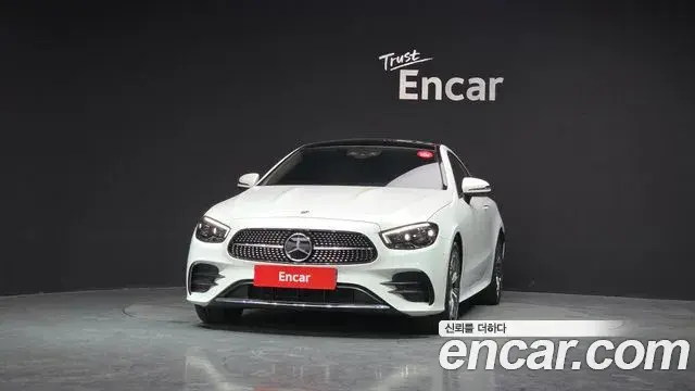 Mercedes-Benz E-Class 2022 — Photo 13/20