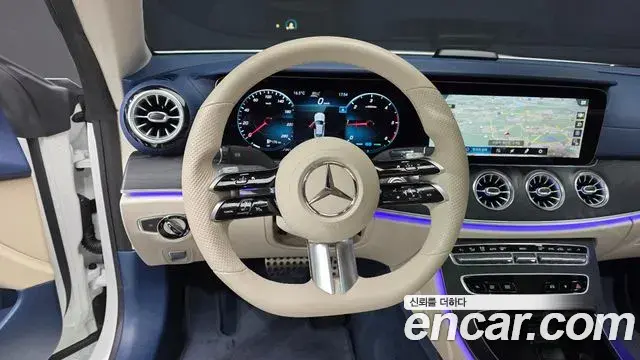 Mercedes-Benz E-Class 2022 — Photo 11/20