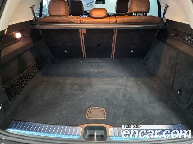 Mercedes-Benz GLE-Class 2025 — ფოტო 8/17