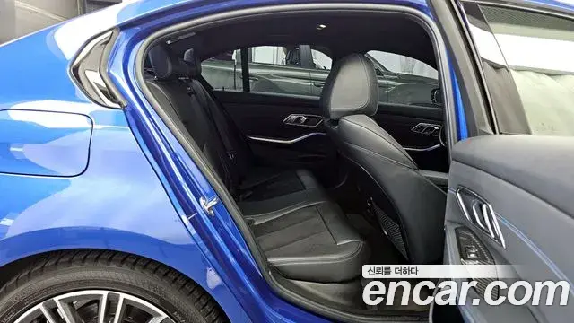 BMW 3 Series 2019 — Photo 12/20