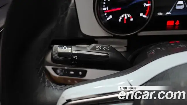 Kia Carnival 2023 — Фото 16/20