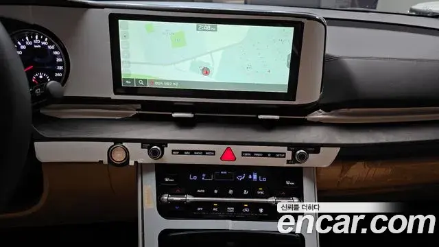 Kia Carnival 2023 — Фото 19/20