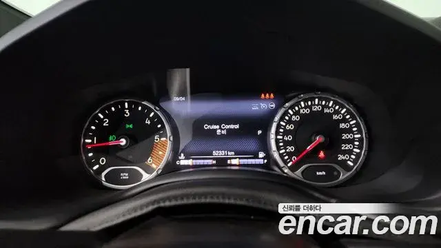 Jeep Renegade 2020 — ფოტო 33/35