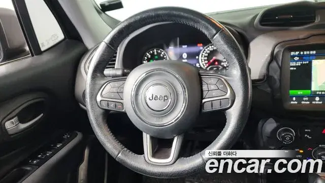 Jeep Renegade 2020 — ფოტო 17/35