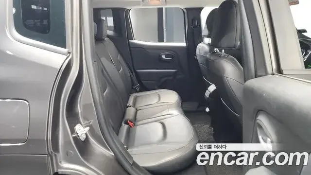 Jeep Renegade 2020 — ფოტო 24/35