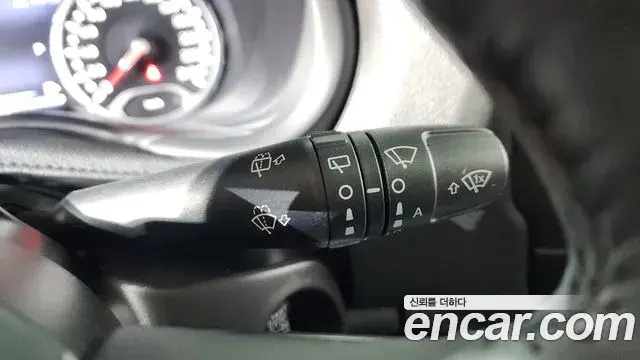 Jeep Renegade 2020 — ფოტო 25/35