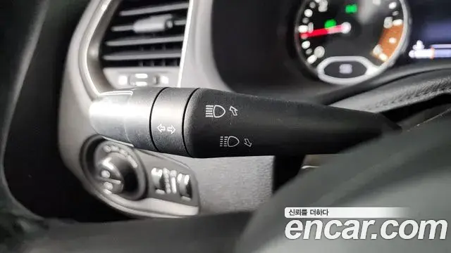 Jeep Renegade 2020 — ფოტო 26/35