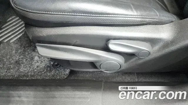 Jeep Renegade 2020 — ფოტო 28/35