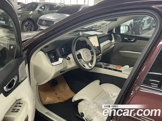 Volvo XC60 2026 — ფოტო 11/15