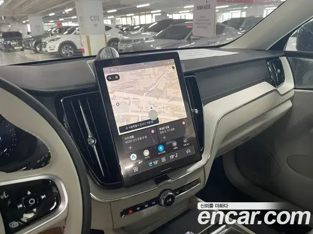 Volvo XC60 2026 — ფოტო 8/15