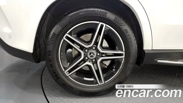 Mercedes-Benz GLE-Class 2020 — Photo 17/20