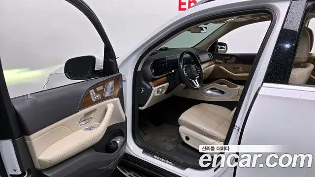 Mercedes-Benz GLE-Class 2020 — Photo 14/20