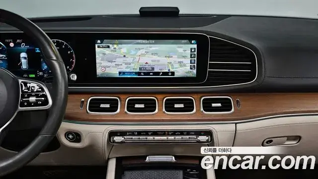 Mercedes-Benz GLE-Class 2020 — Photo 13/20