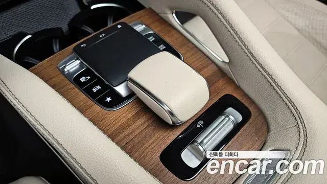 Mercedes-Benz GLE-Class 2020 — Photo 20/20