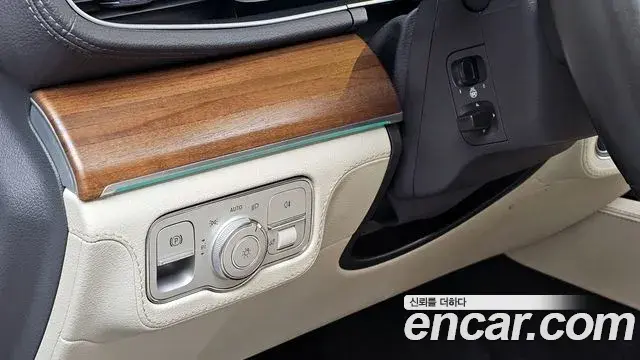Mercedes-Benz GLE-Class 2020 — Photo 11/20