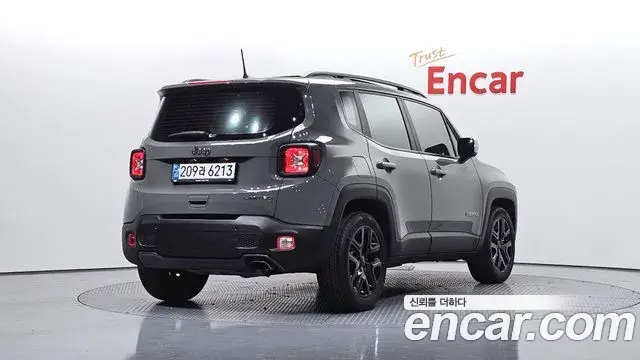 Jeep Renegade 2022 — Фото 1/20