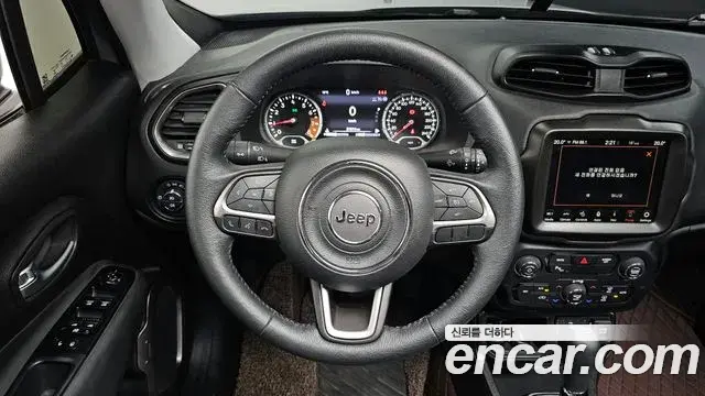 Jeep Renegade 2022 — Фото 12/20