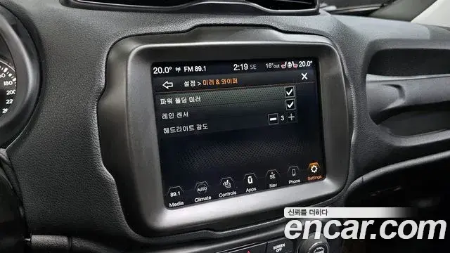 Jeep Renegade 2022 — Фото 15/20