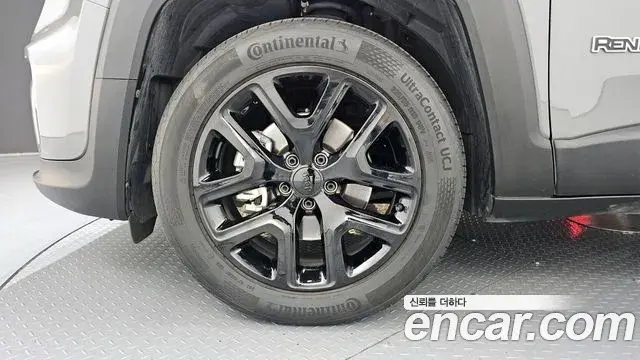 Jeep Renegade 2022 — Photo 12/35