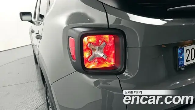 Jeep Renegade 2022 — Photo 23/35