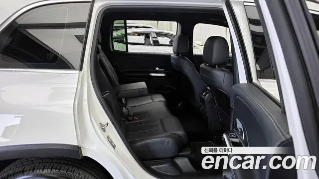 Mercedes-Benz GLB-Class 2021 — Şəkil 17/20