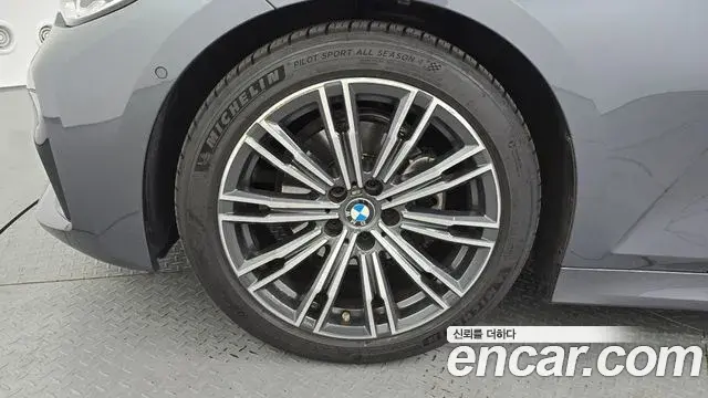 BMW 3 Series 2021 — Photo 30/34