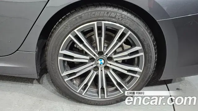 BMW 3 Series 2021 — Photo 32/34