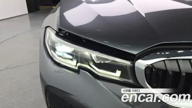 BMW 3 Series 2021 — Photo 27/34