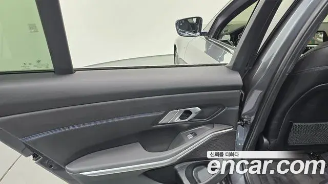 BMW 3 Series 2021 — Photo 33/34