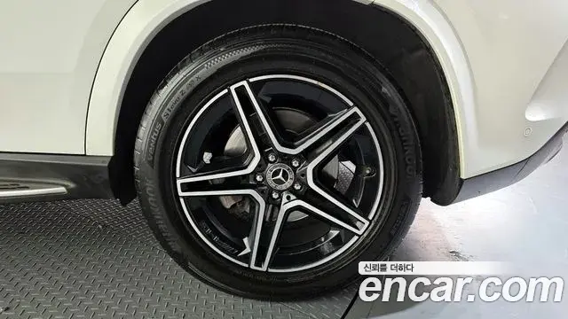 Mercedes-Benz GLE-Class 2020 — Şəkil 26/31