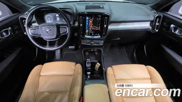 Volvo XC40 2020 — Şəkil 19/40