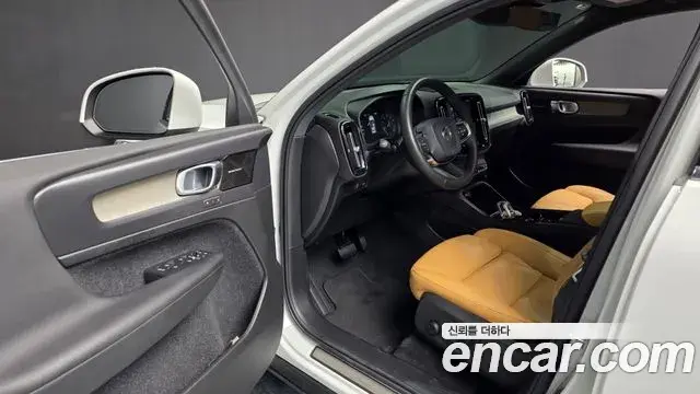 Volvo XC40 2020 — Şəkil 12/40