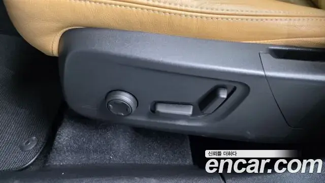 Volvo XC40 2020 — Şəkil 24/40
