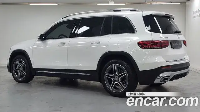 Mercedes-Benz GLB-Class 2021 — Photo 4/20